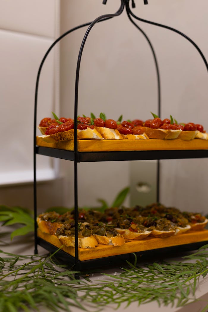 Beautiful display of gourmet appetizers on a two-tier stand at a Belo Horizonte event.